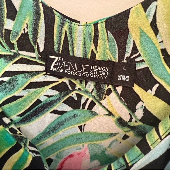 New York & Company Floral Flutter Sleeve Blouse Size L - Picture 3 of 4